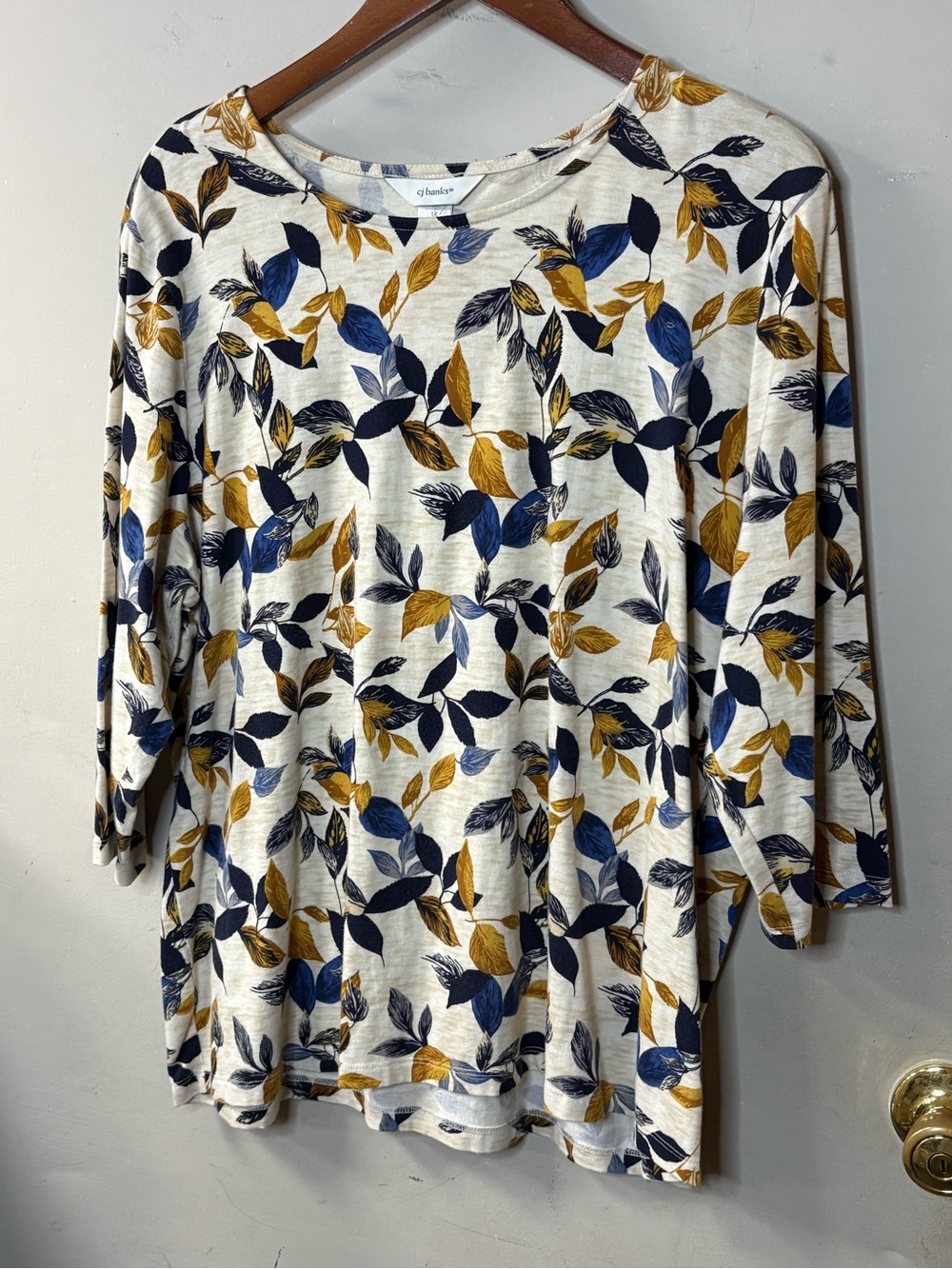 Cj Banks Cream 3/4 Sleeve plus size lightweight Top with Blue & Gold Leaf Print